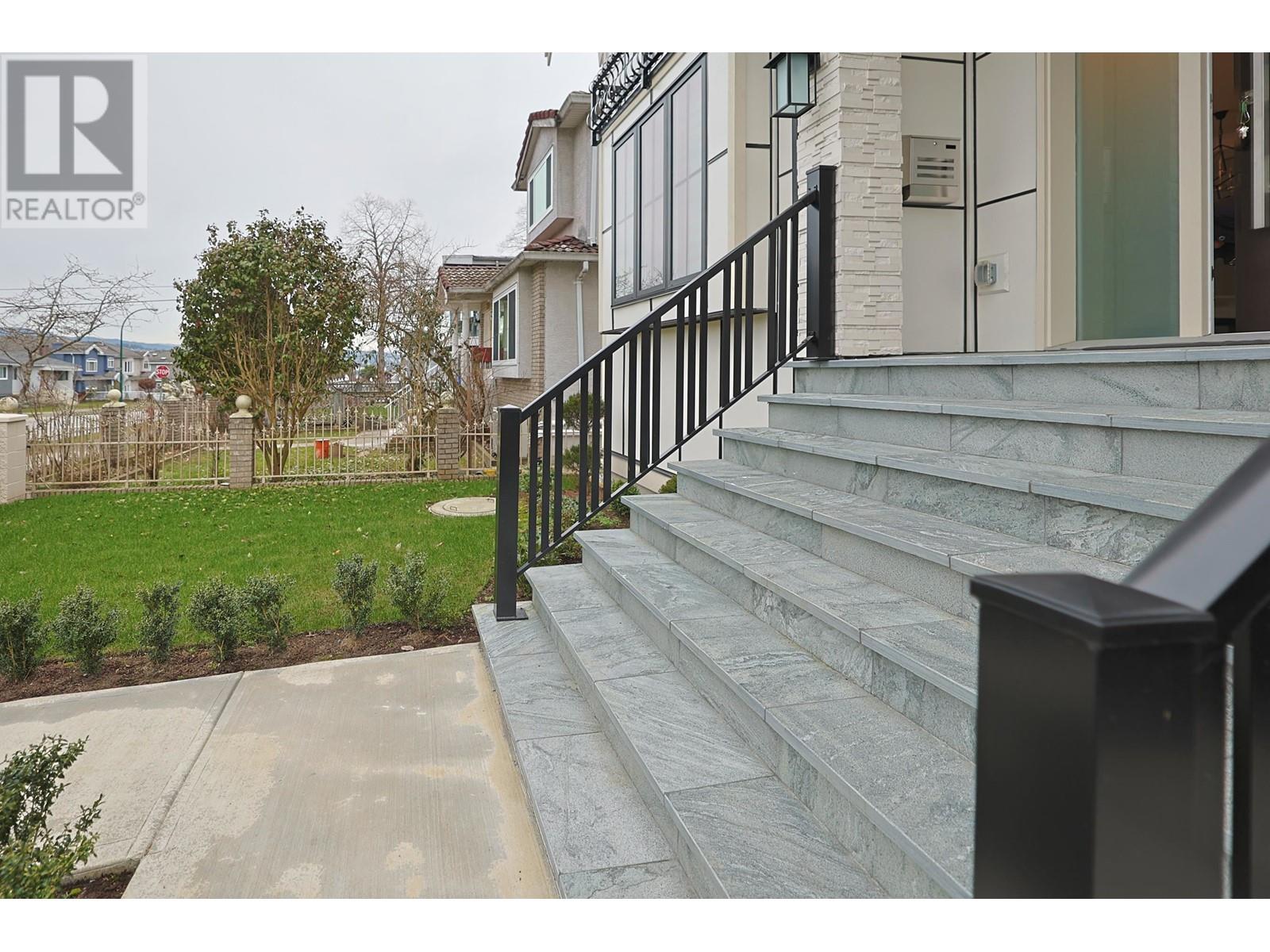 2984 Kitchener Street, Vancouver, British Columbia  V5K 3E5 - Photo 3 - R2865367