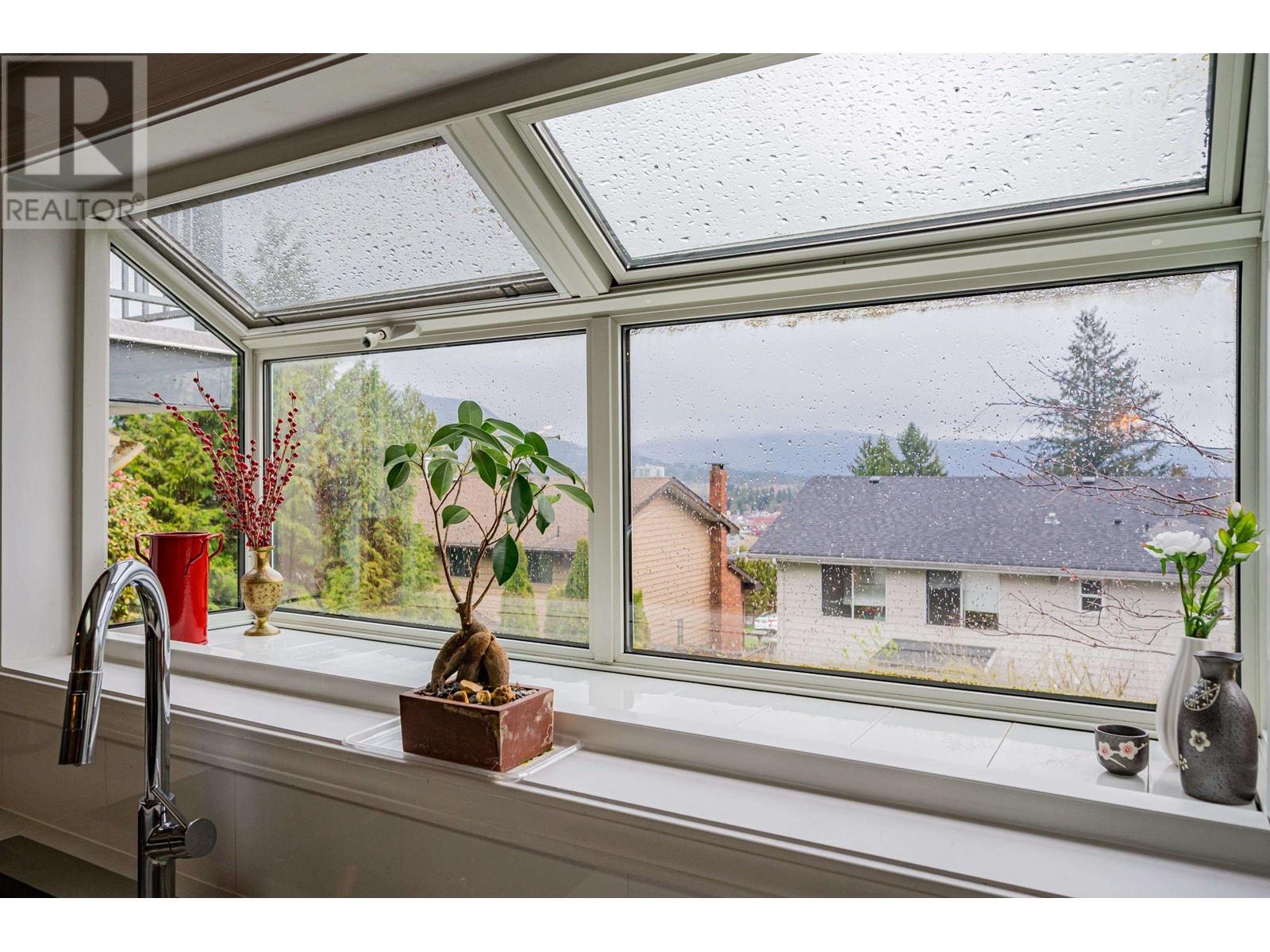 3175 Beacon Drive, Coquitlam, British Columbia  V3C 3W7 - Photo 11 - R2865392