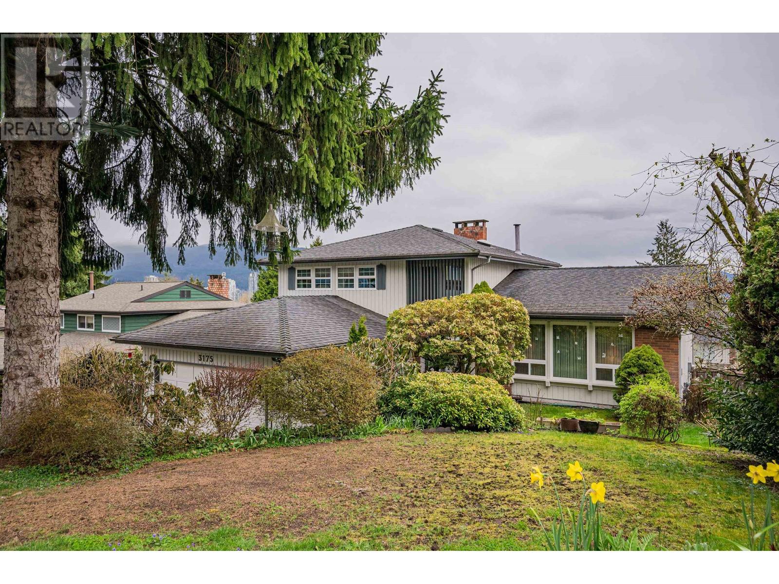 3175 Beacon Drive, Coquitlam, British Columbia  V3C 3W7 - Photo 2 - R2865392