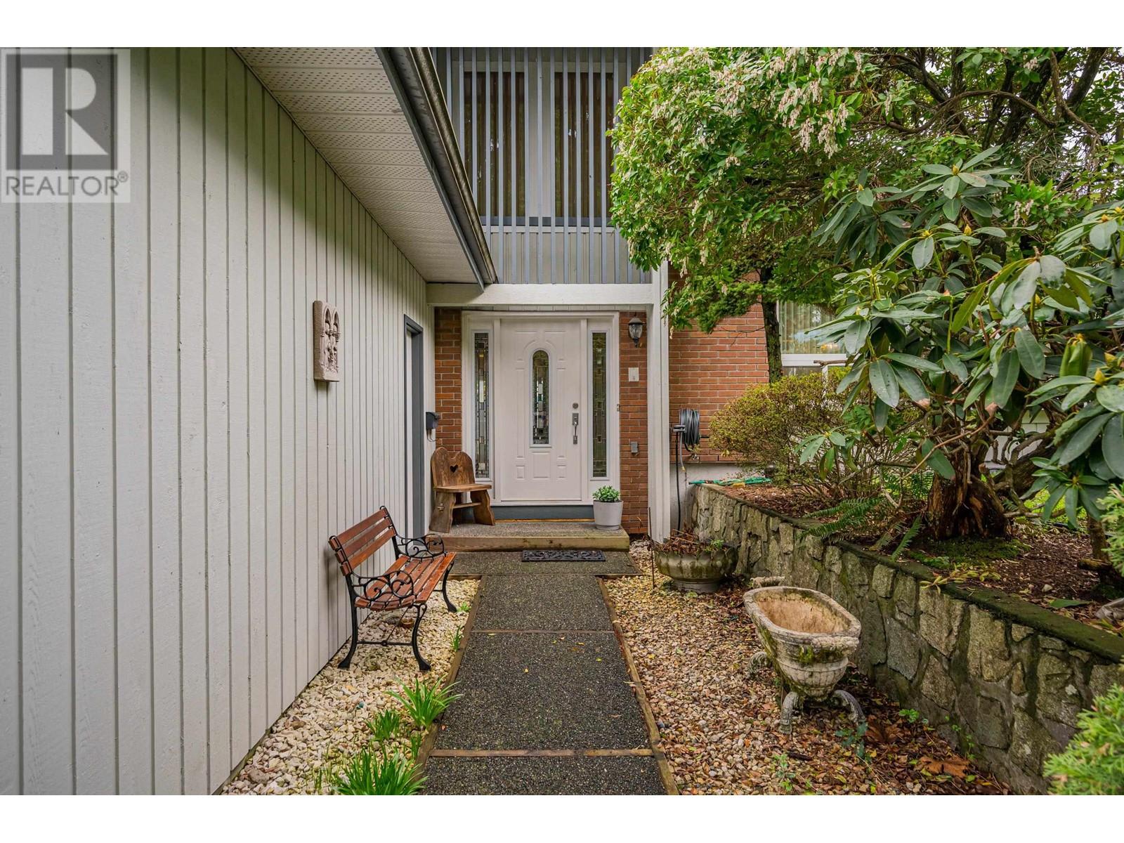 3175 Beacon Drive, Coquitlam, British Columbia  V3C 3W7 - Photo 3 - R2865392