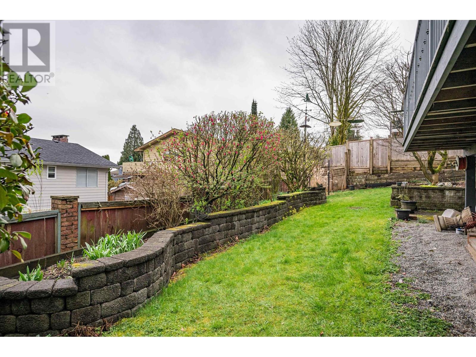 3175 Beacon Drive, Coquitlam, British Columbia  V3C 3W7 - Photo 39 - R2865392