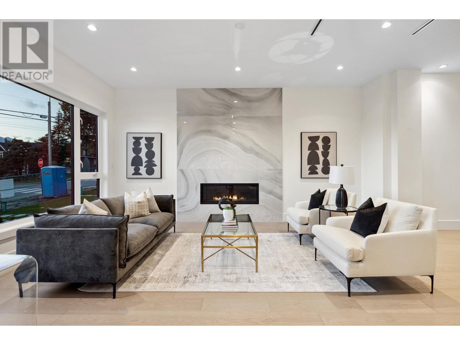 2644 Chesterfield Avenue, North Vancouver, British Columbia  V7N 3M2 - Photo 4 - R2865399