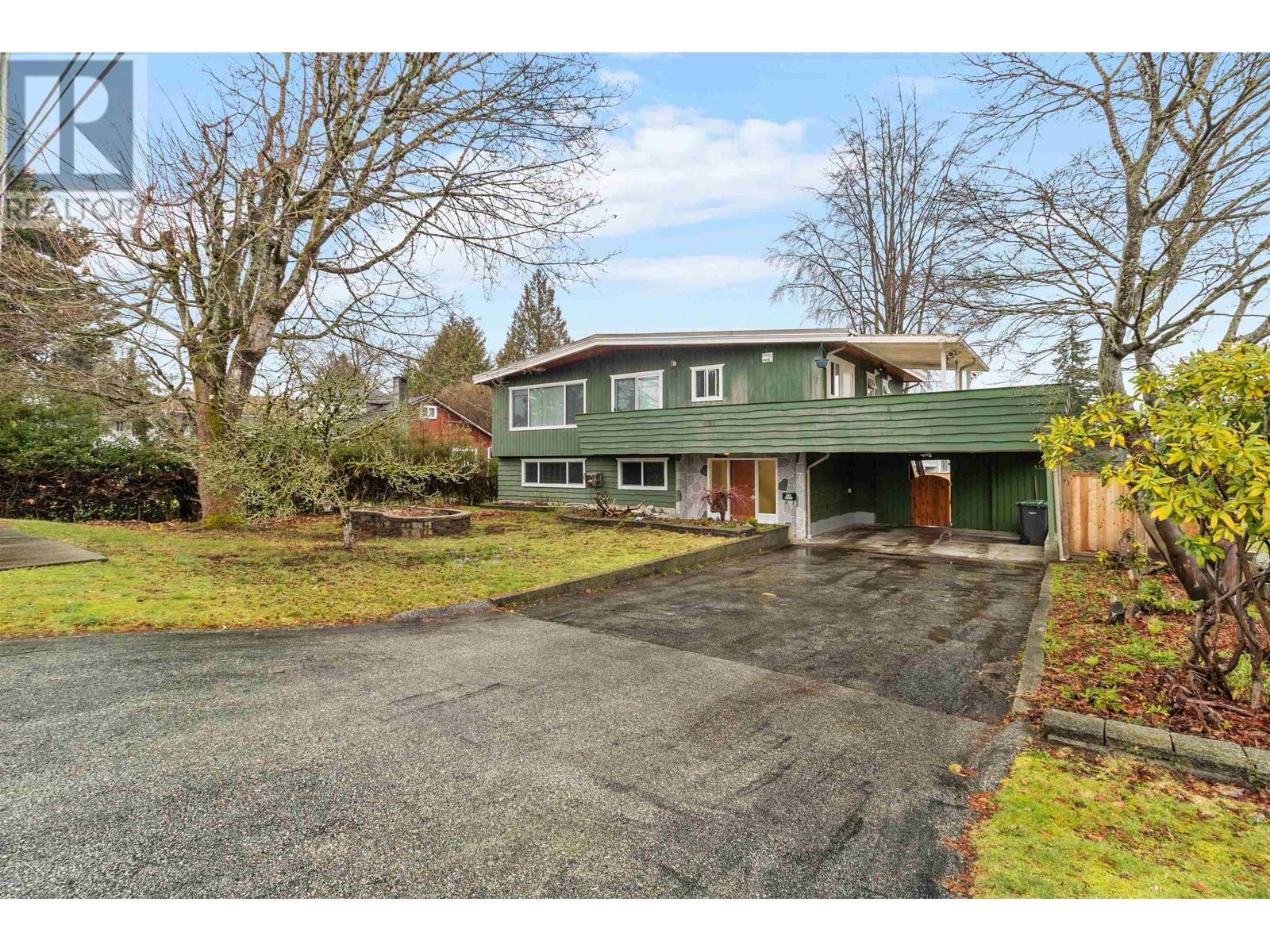 691 Schoolhouse Street, Coquitlam, British Columbia  V3J 5R6 - Photo 1 - R2865416