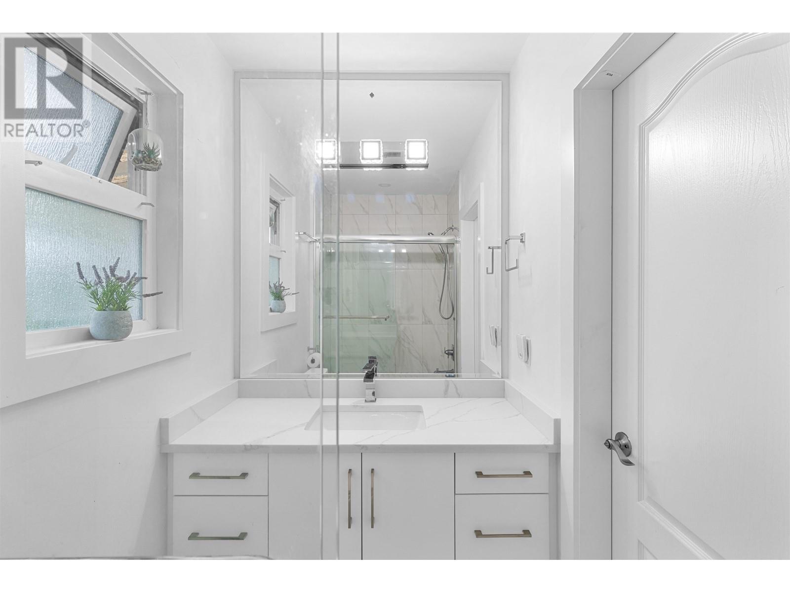 691 Schoolhouse Street, Coquitlam, British Columbia  V3J 5R6 - Photo 11 - R2865416