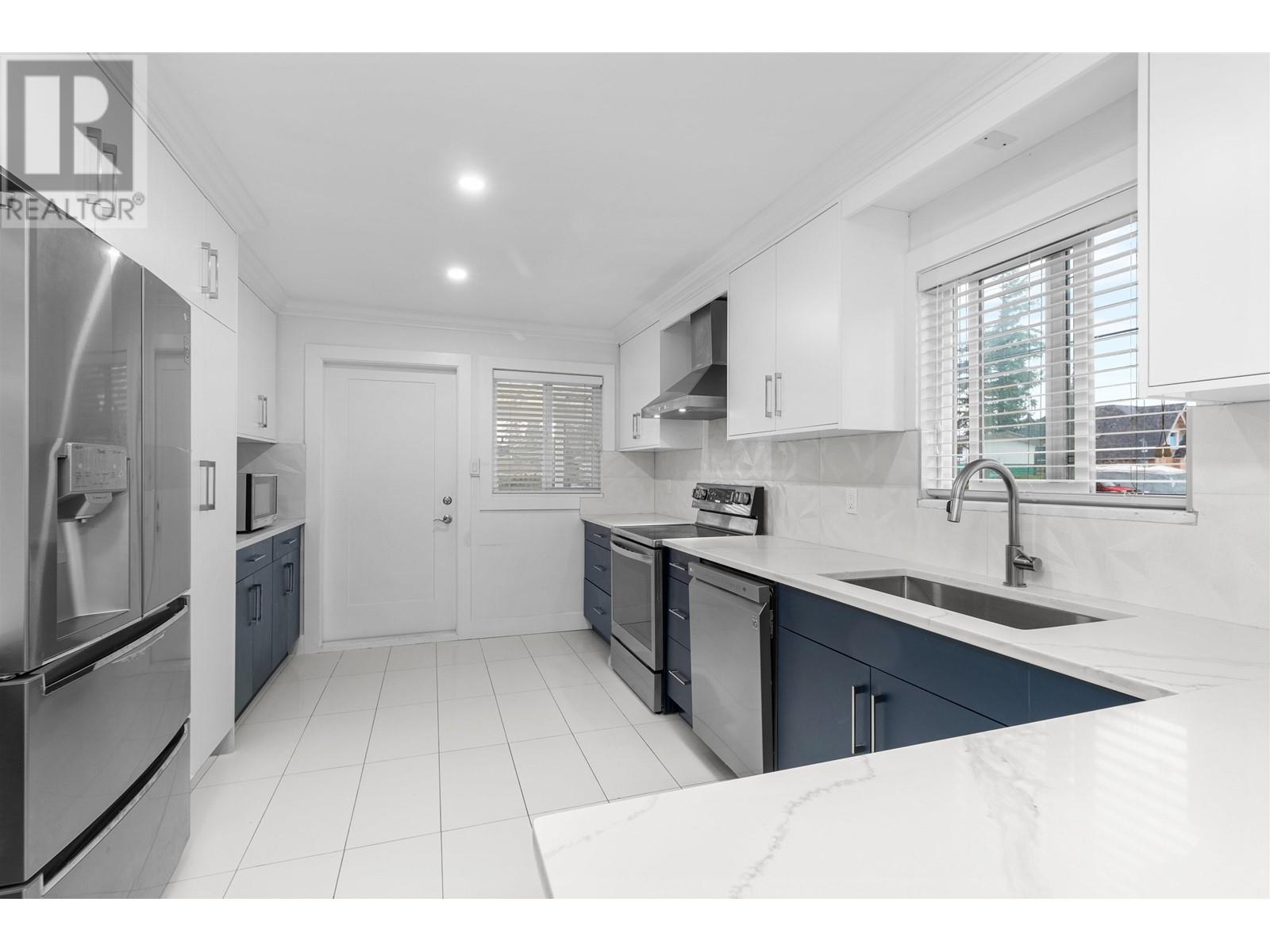 691 Schoolhouse Street, Coquitlam, British Columbia  V3J 5R6 - Photo 6 - R2865416