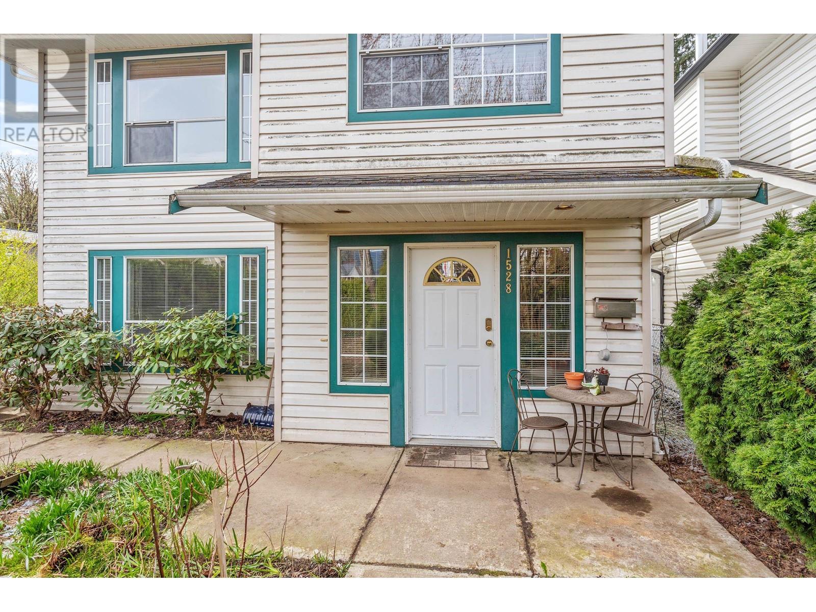1528 Manning Avenue, Port Coquitlam, British Columbia  V3B 1K5 - Photo 2 - R2865421