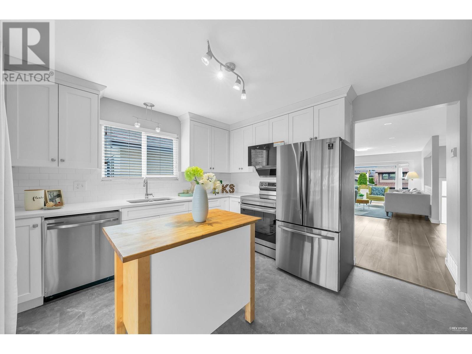 3225 Ballenas Court, Coquitlam, British Columbia  V3E 1T3 - Photo 11 - R2865439