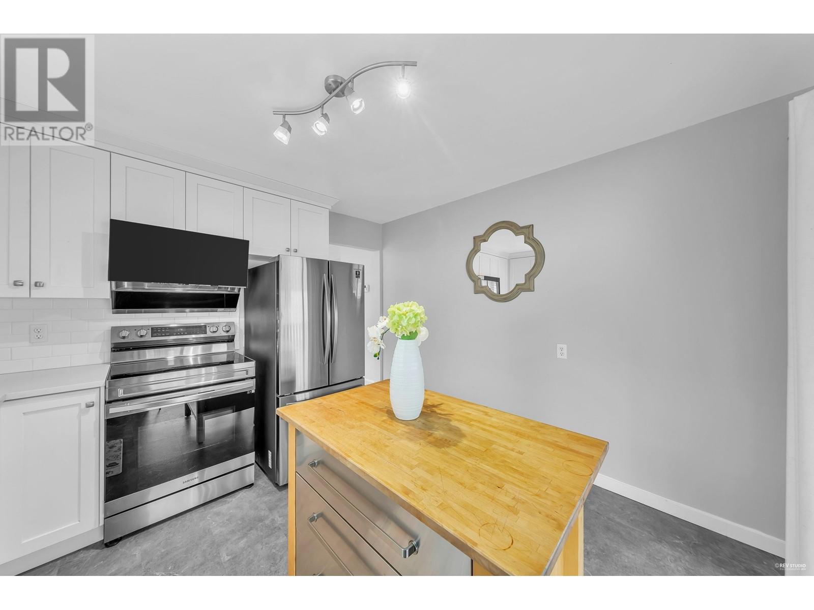 3225 Ballenas Court, Coquitlam, British Columbia  V3E 1T3 - Photo 12 - R2865439