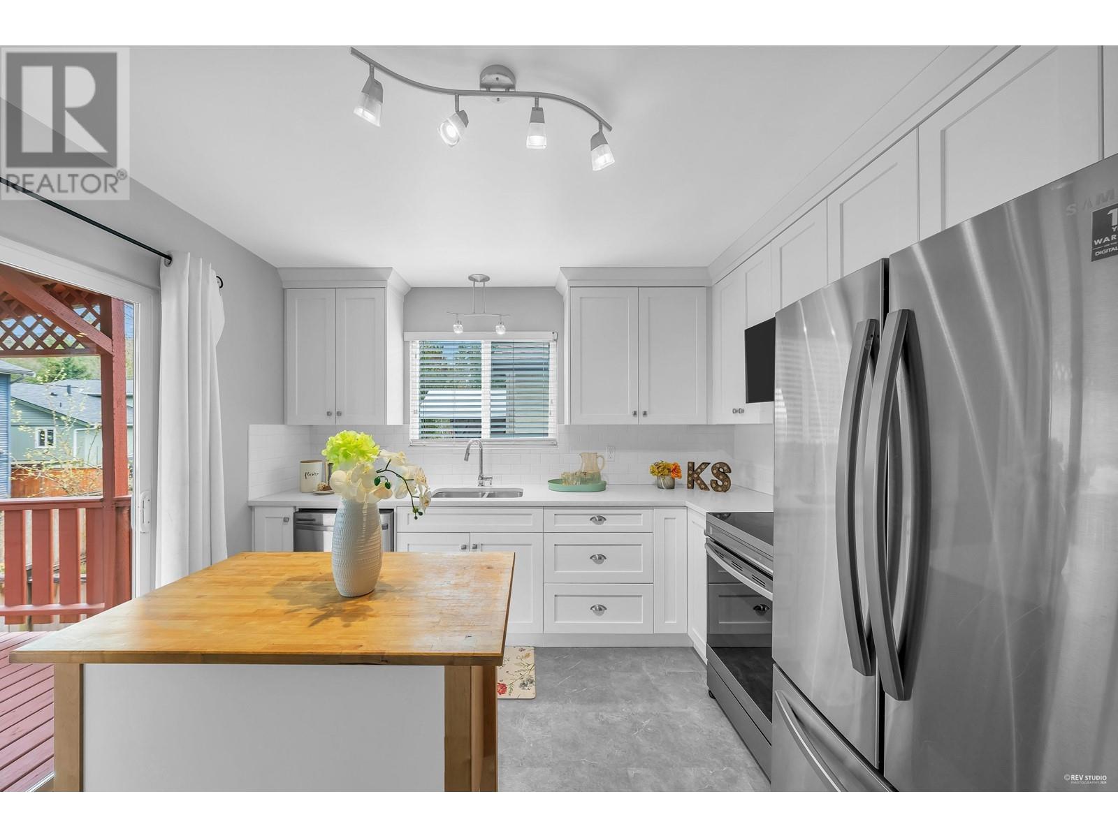 3225 Ballenas Court, Coquitlam, British Columbia  V3E 1T3 - Photo 13 - R2865439