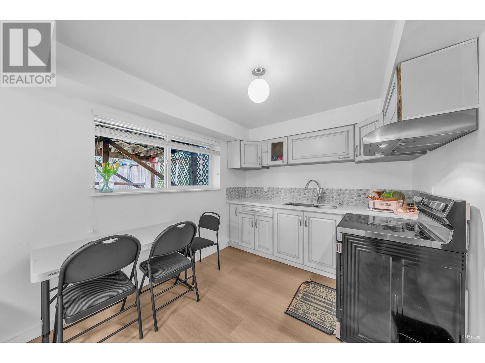 3225 Ballenas Court, Coquitlam, British Columbia  V3E 1T3 - Photo 27 - R2865439