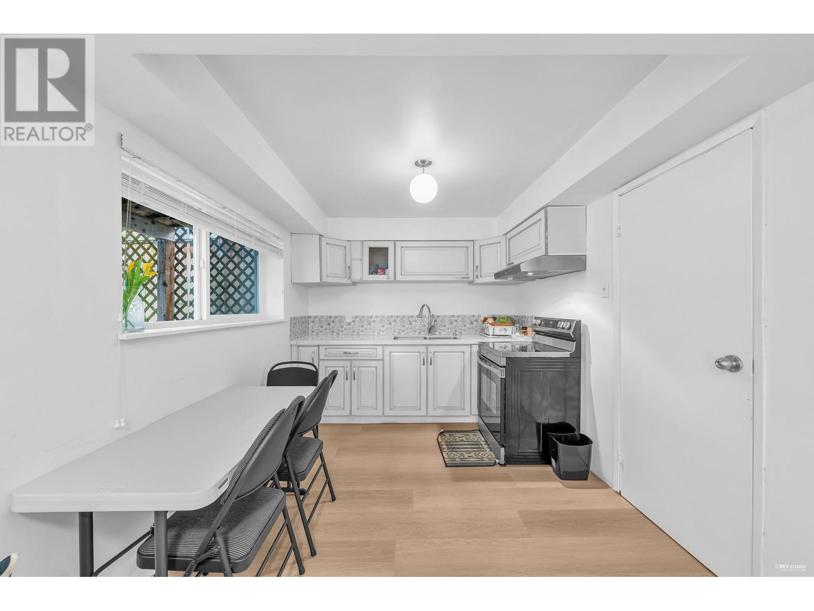 3225 Ballenas Court, Coquitlam, British Columbia  V3E 1T3 - Photo 28 - R2865439