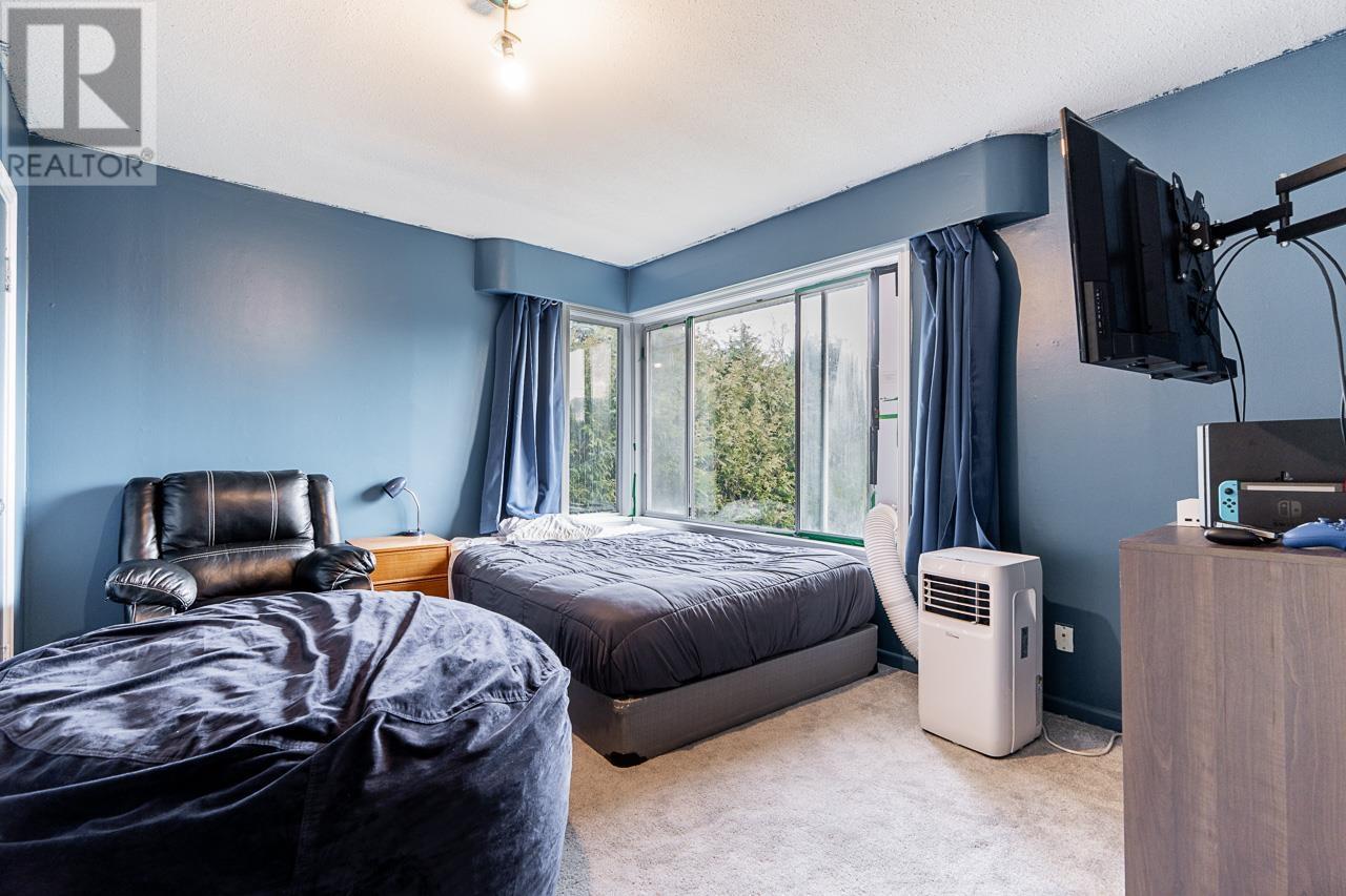 24765 Halnor Avenue, Maple Ridge, British Columbia  V4R 1J8 - Photo 13 - R2865447