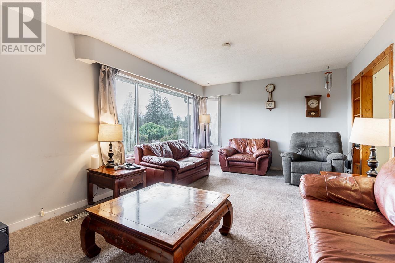 24765 Halnor Avenue, Maple Ridge, British Columbia  V4R 1J8 - Photo 5 - R2865447