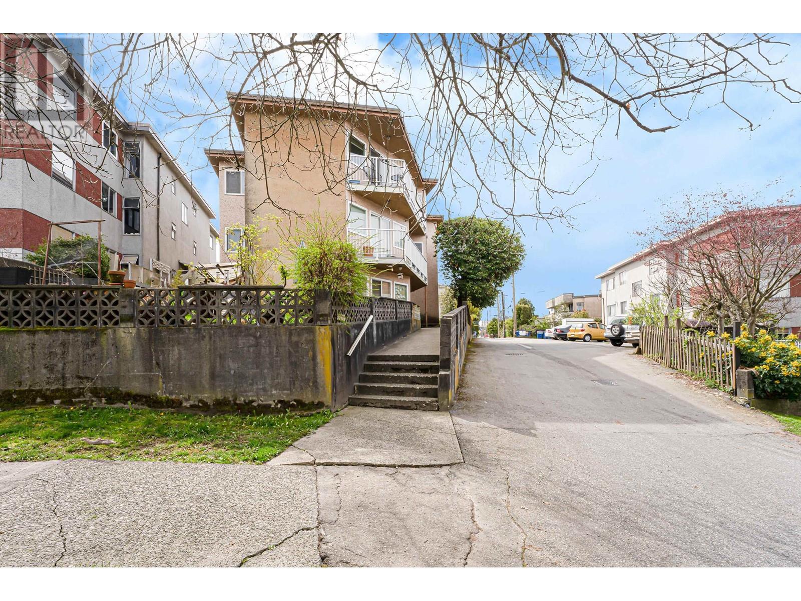 2224 Trinity Street, Vancouver, British Columbia  V5L 1C1 - Photo 2 - C8058846