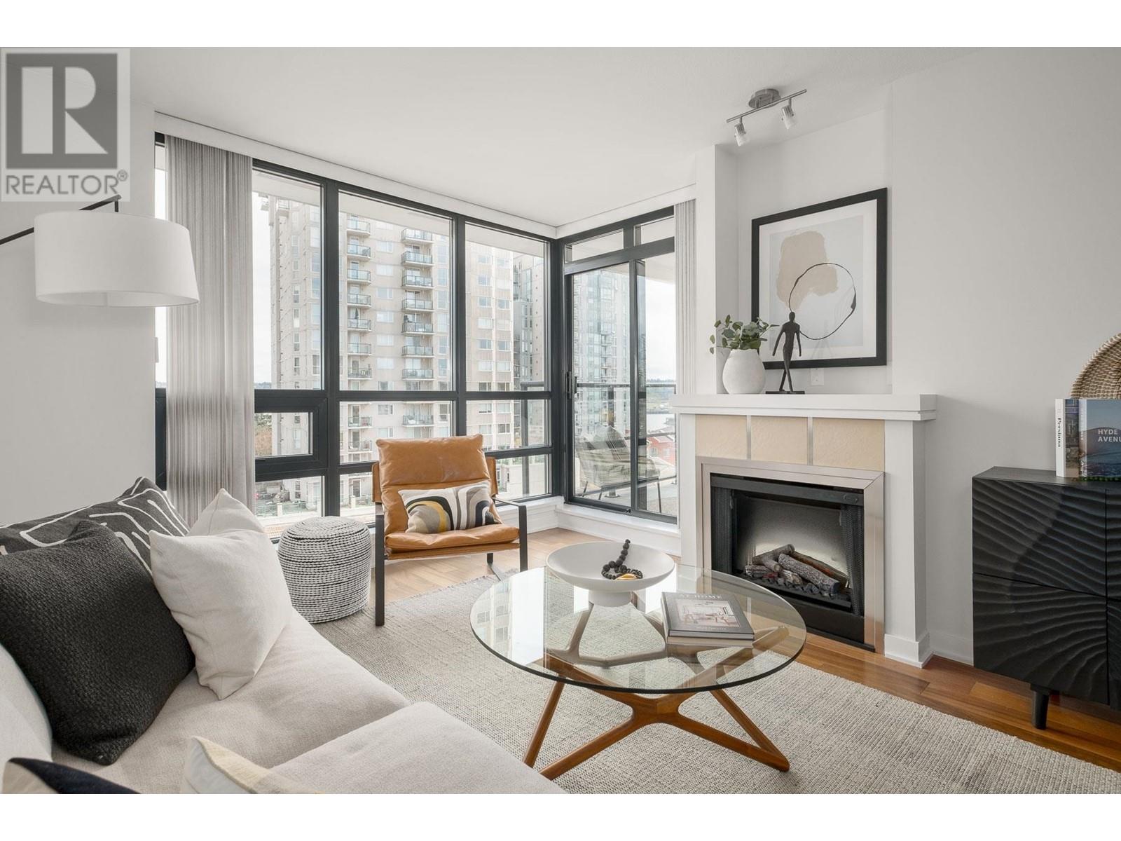 902 1 Renaissance Square, New Westminster, British Columbia  V3M 0B6 - Photo 1 - R2865150