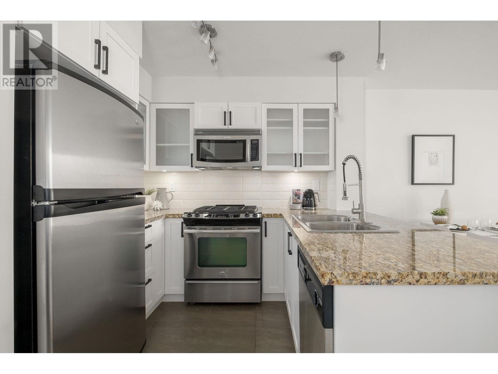 902 1 Renaissance Square, New Westminster, British Columbia  V3M 0B6 - Photo 4 - R2865150