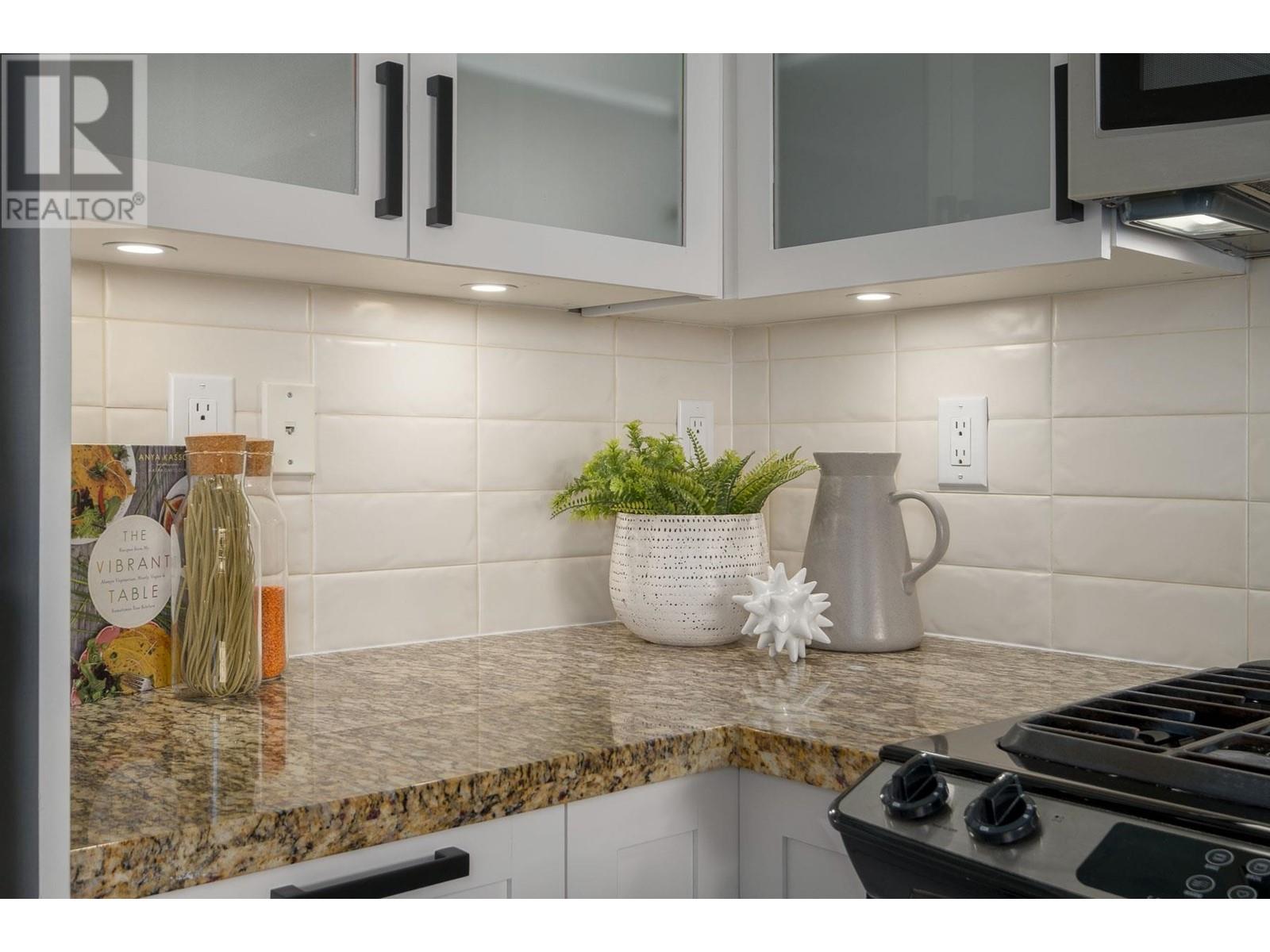 902 1 Renaissance Square, New Westminster, British Columbia  V3M 0B6 - Photo 5 - R2865150