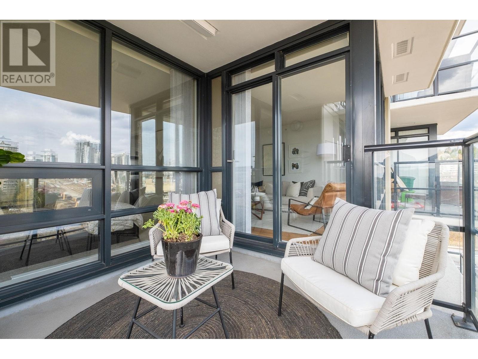 902 1 Renaissance Square, New Westminster, British Columbia  V3M 0B6 - Photo 3 - R2865150