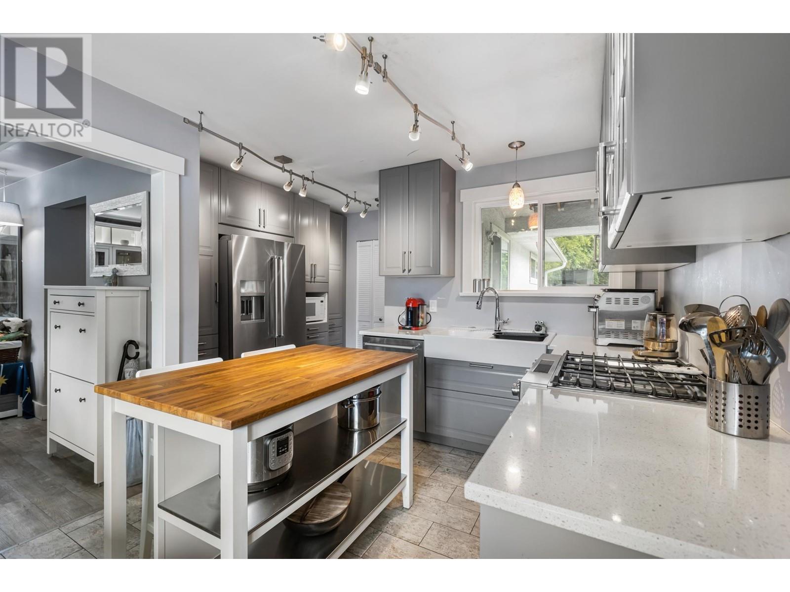21256 River Road, Maple Ridge, British Columbia  V2X 2A8 - Photo 10 - R2864554