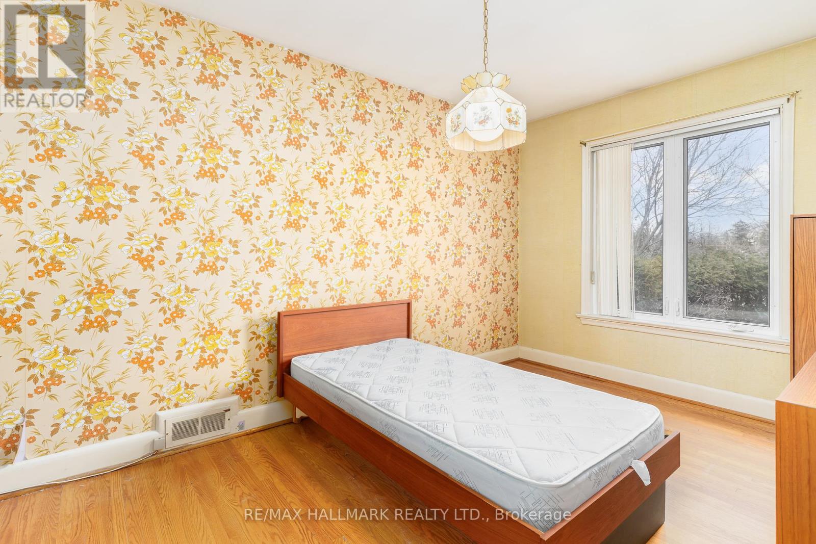 31 Beaucourt Road, Toronto, 3 Bedrooms Bedrooms, ,2 BathroomsBathrooms,Single Family,For Sale,Beaucourt,W8196566