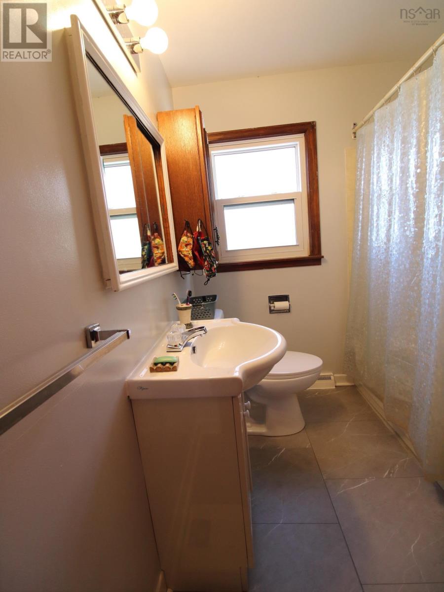 7 & 7a Mountain Avenue, Dartmouth, Nova Scotia  B2X 1E9 - Photo 8 - 202405789