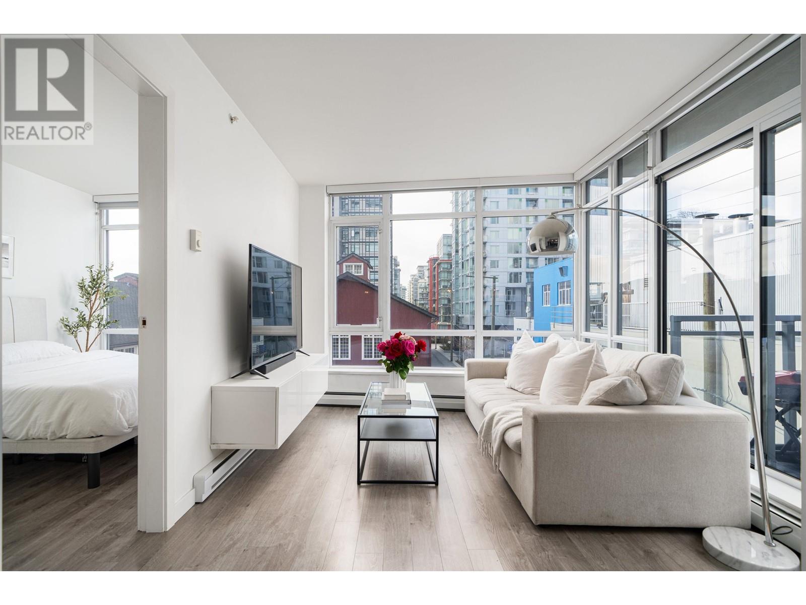 302 1775 Quebec Street, Vancouver, British Columbia  V5T 0E3 - Photo 3 - R2865504