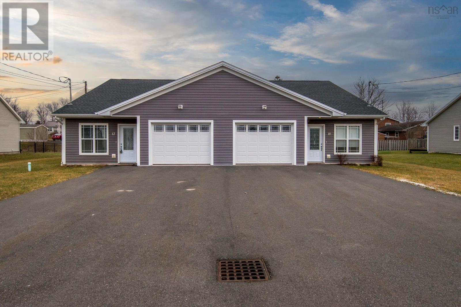 10 & 12 Corey Drive, Brookside, Nova Scotia  B2N 6G7 - Photo 1 - 202405949
