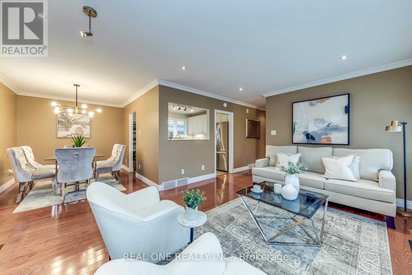 1216 Holton Heights Dr, Oakville, Ontario  L6H 2E7 - Photo 6 - W8197216
