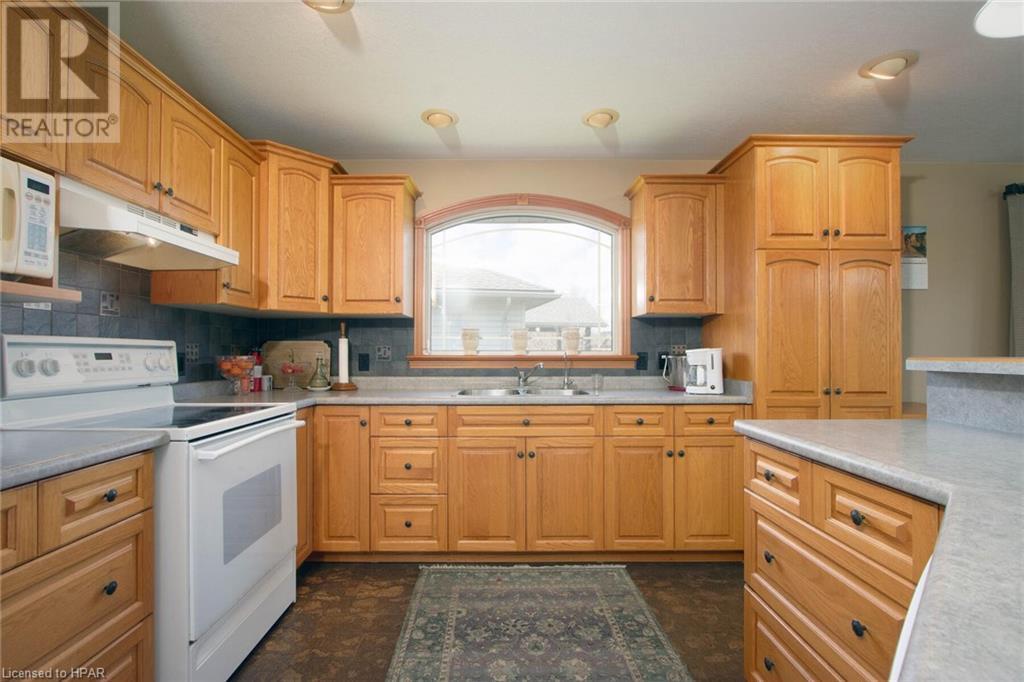 226 Jordan Crescent, Mitchell, Ontario  N0K 1N0 - Photo 8 - 40561524