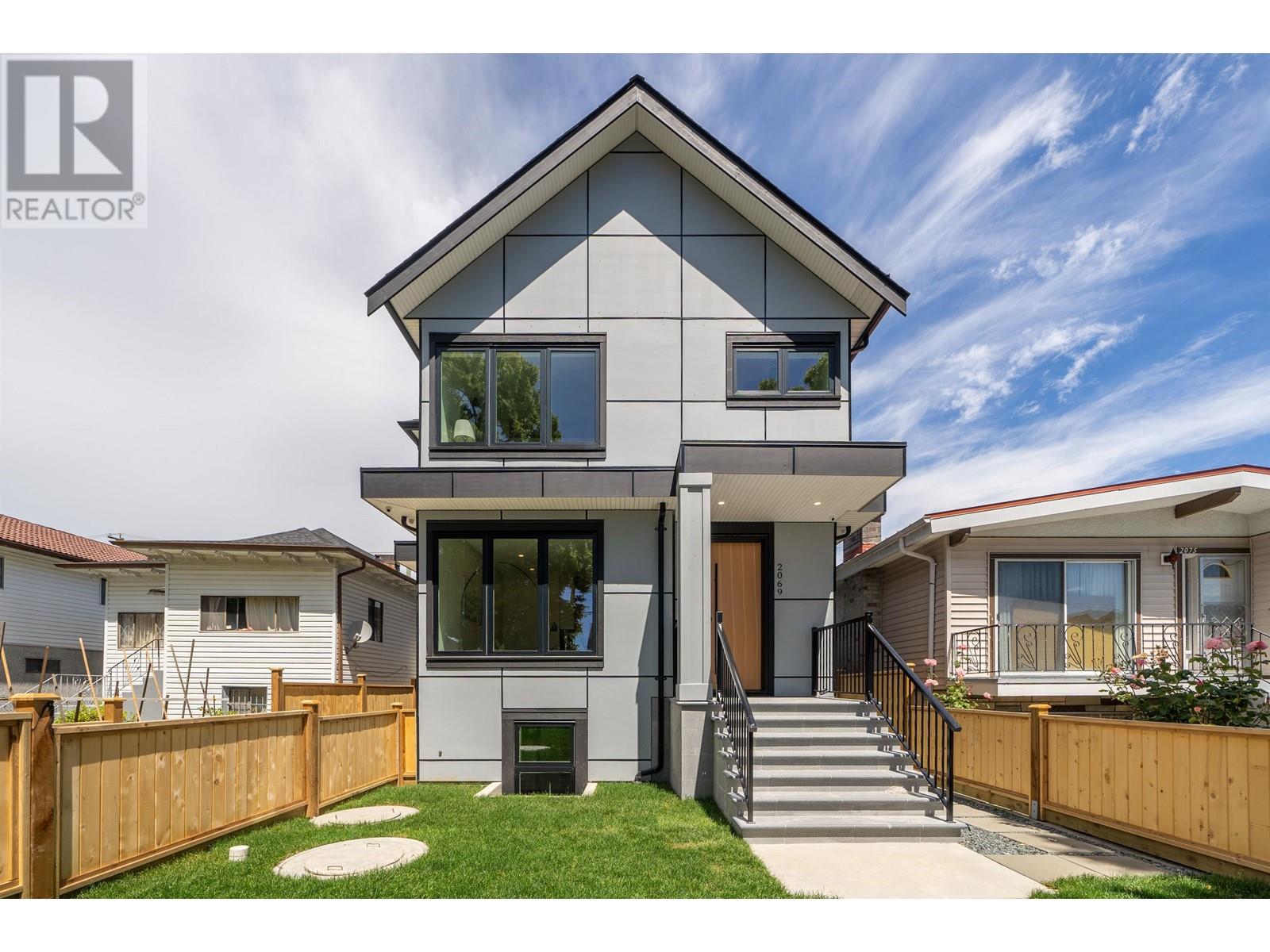 2067 E 34th Avenue, Vancouver, British Columbia  V5P 1A7 - Photo 1 - R2865673