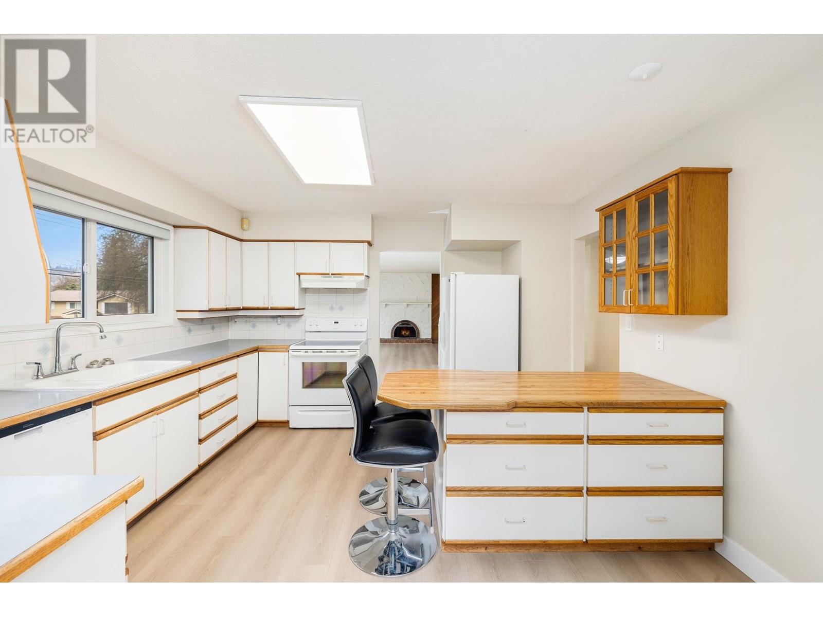 2631 Gordon Avenue, Port Coquitlam, British Columbia  V3C 3W6 - Photo 11 - R2865613