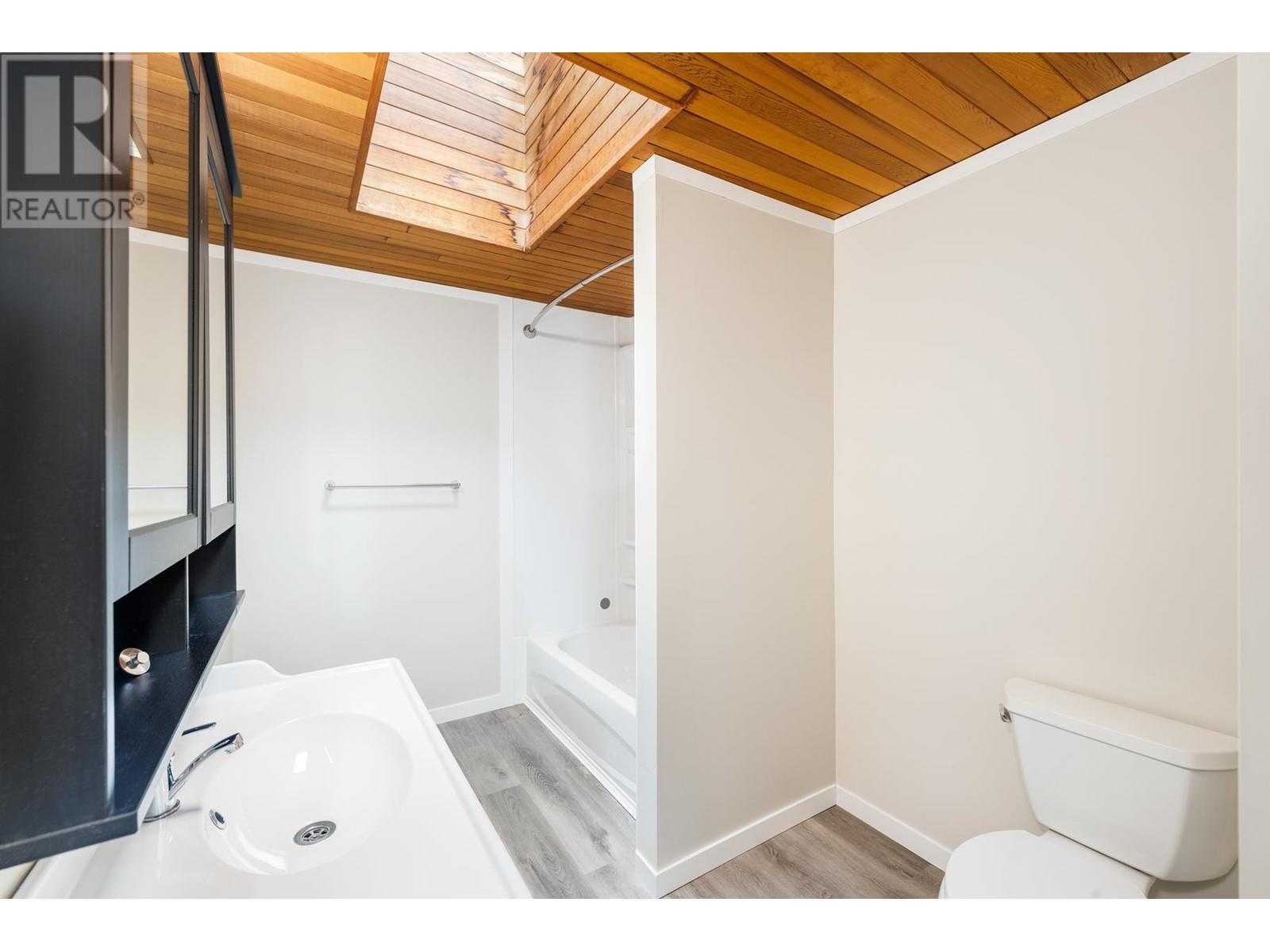 2631 Gordon Avenue, Port Coquitlam, British Columbia  V3C 3W6 - Photo 13 - R2865613