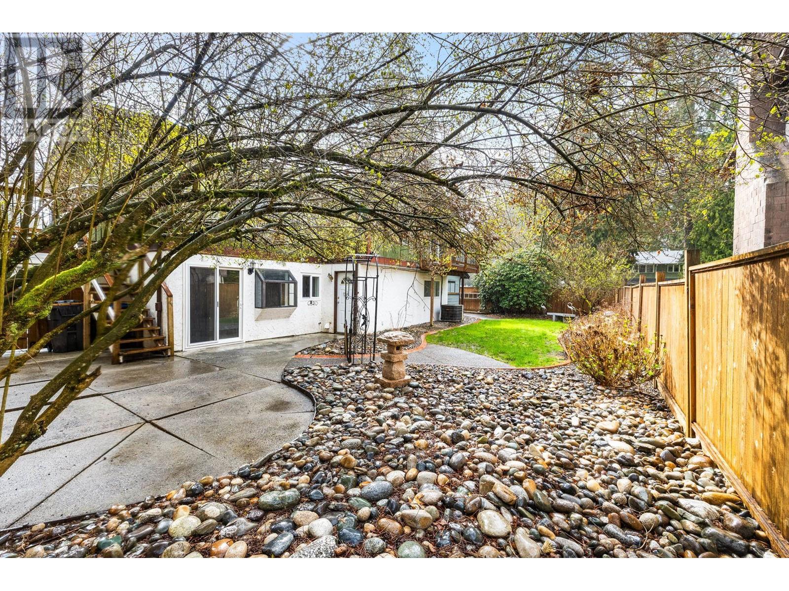 2631 Gordon Avenue, Port Coquitlam, British Columbia  V3C 3W6 - Photo 3 - R2865613