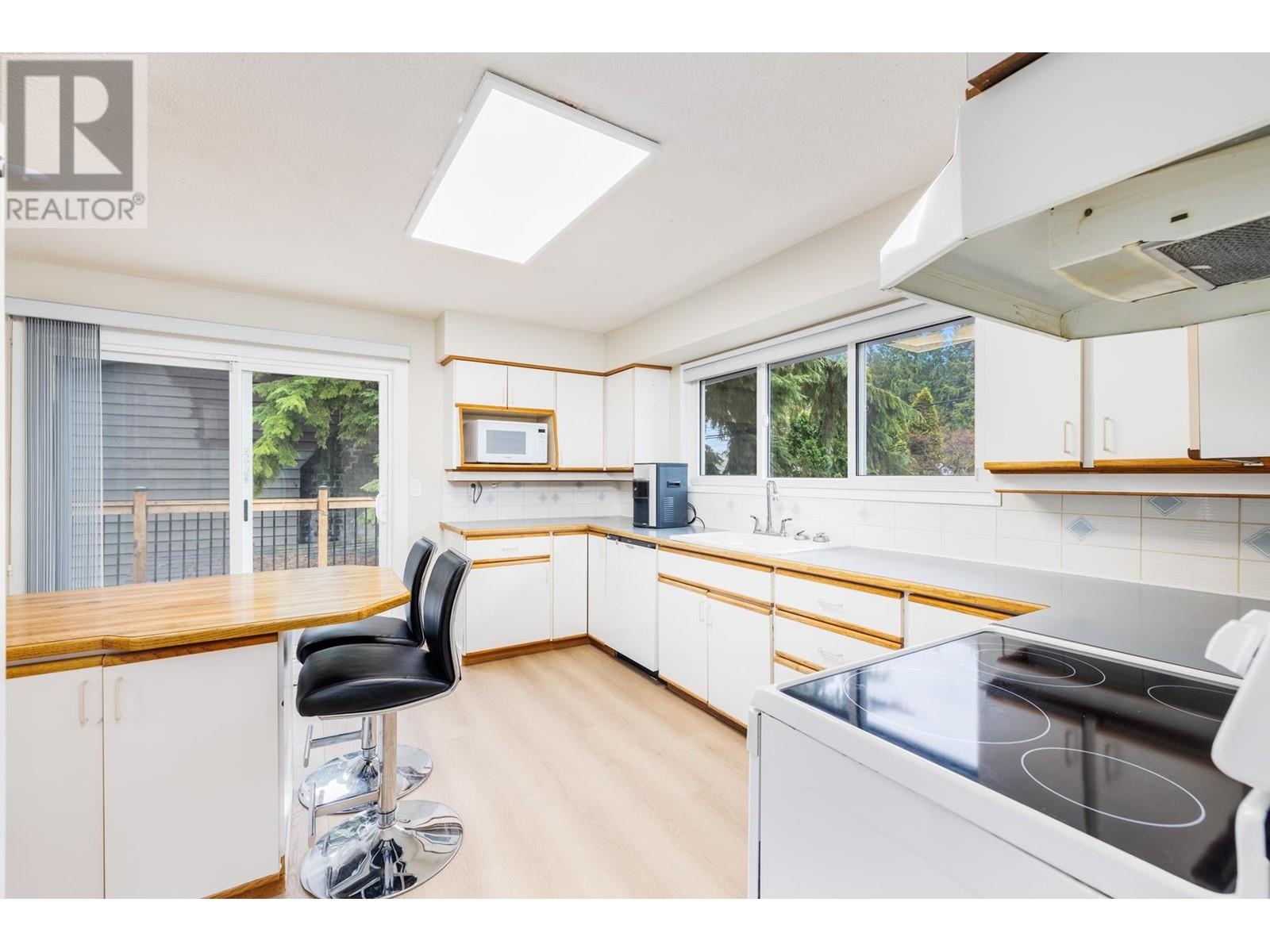 2631 Gordon Avenue, Port Coquitlam, British Columbia  V3C 3W6 - Photo 9 - R2865613
