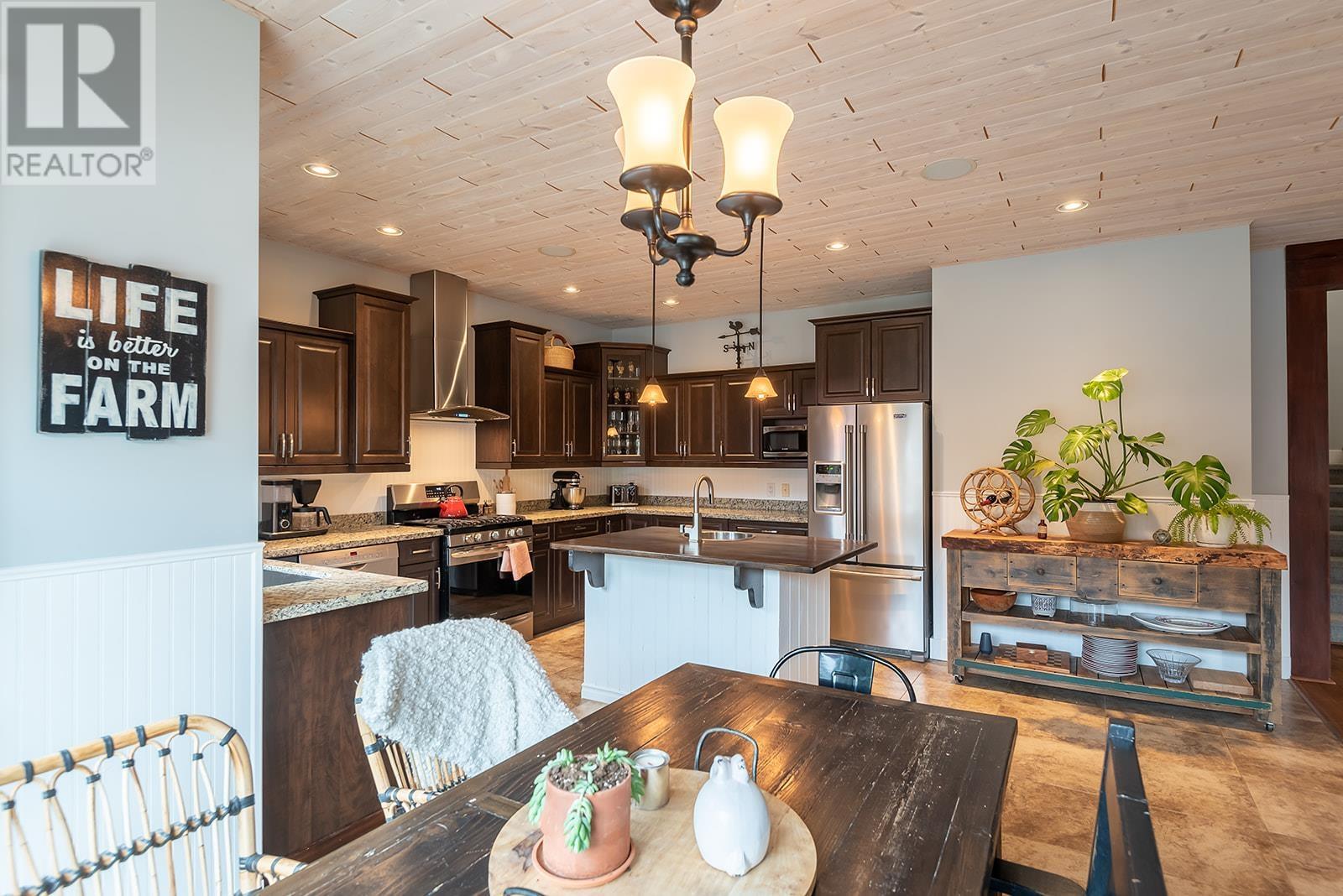 1444 Moondance Place, Gibsons, British Columbia  V0N 1V5 - Photo 10 - R2865629