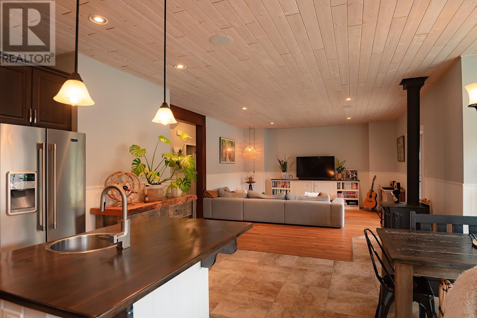 1444 Moondance Place, Gibsons, British Columbia  V0N 1V5 - Photo 11 - R2865629