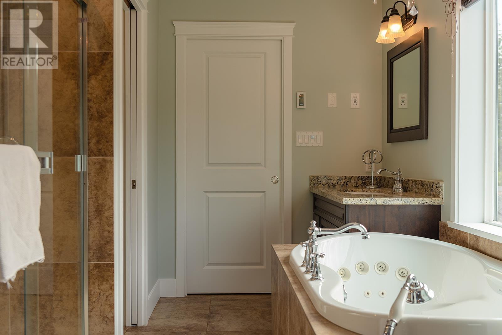 1444 Moondance Place, Gibsons, British Columbia  V0N 1V5 - Photo 16 - R2865629