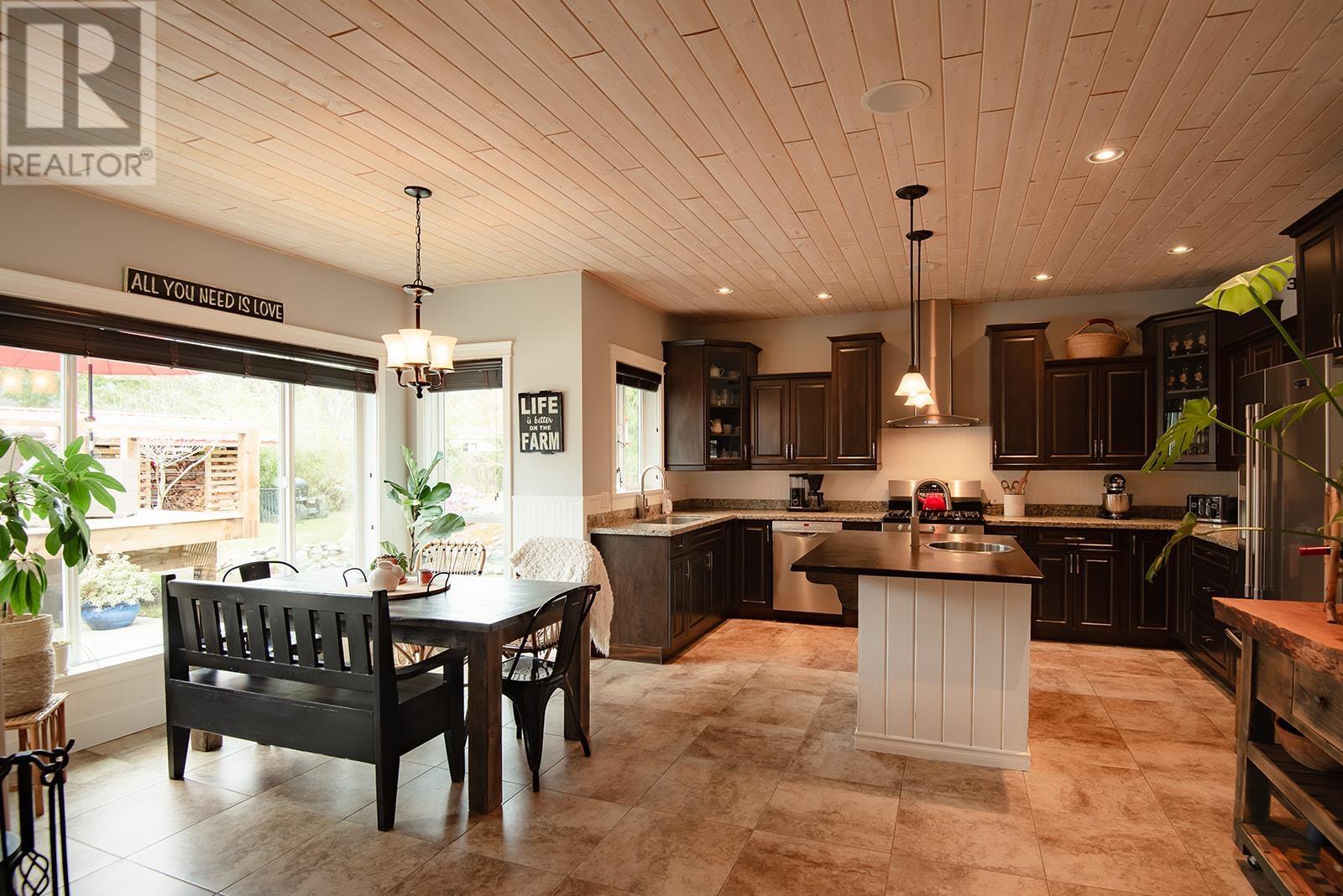 1444 Moondance Place, Gibsons, British Columbia  V0N 1V5 - Photo 7 - R2865629