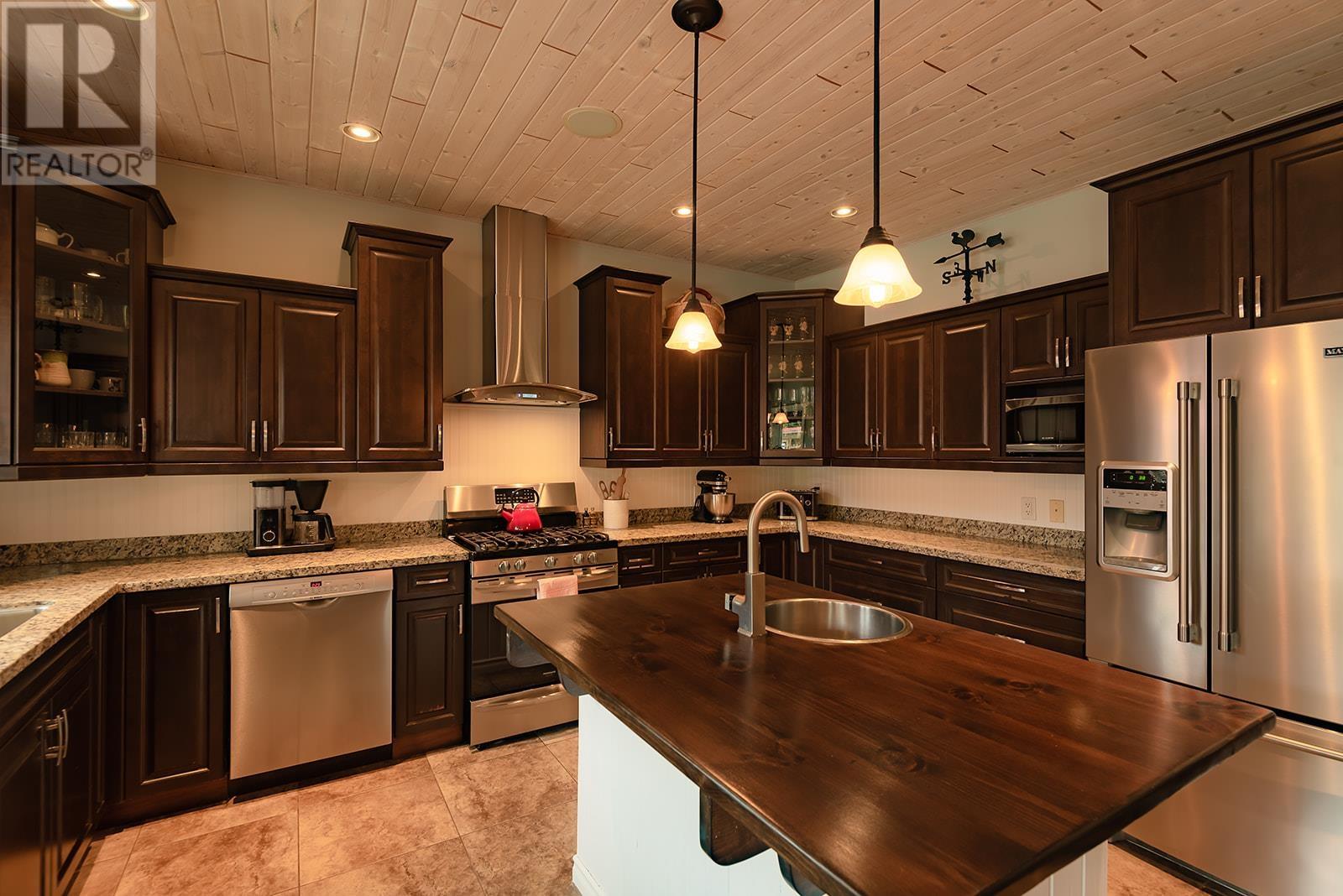 1444 Moondance Place, Gibsons, British Columbia  V0N 1V5 - Photo 8 - R2865629