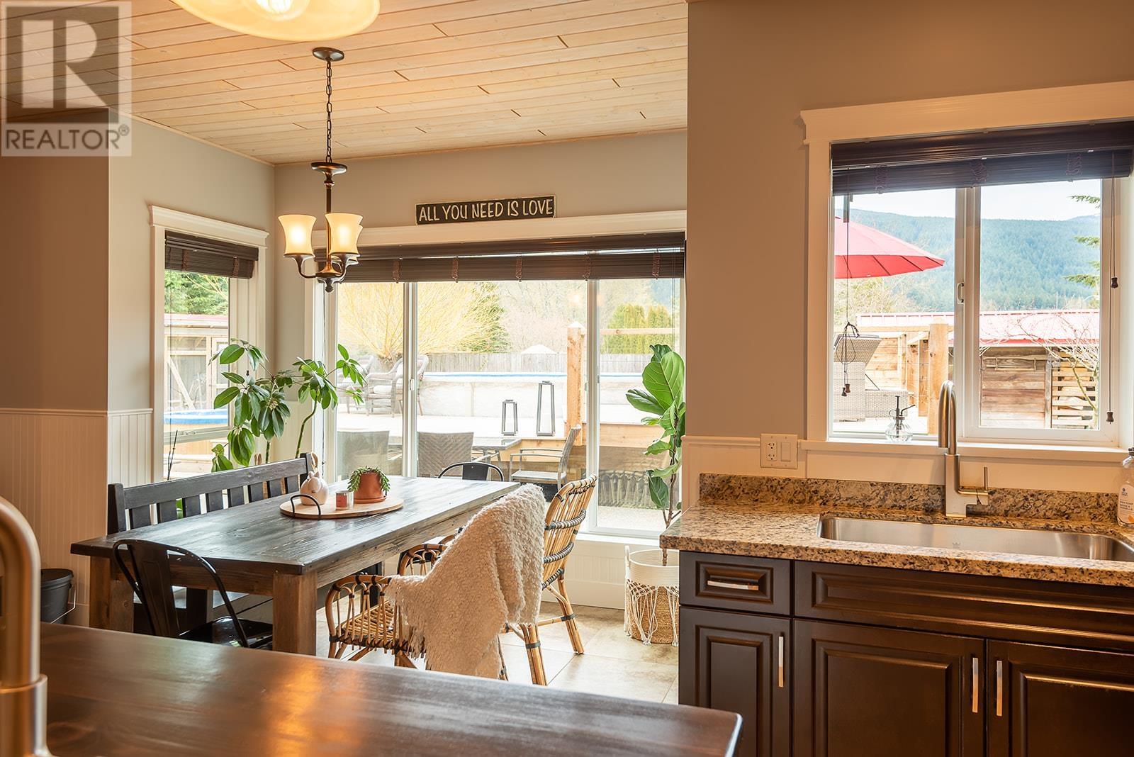 1444 Moondance Place, Gibsons, British Columbia  V0N 1V5 - Photo 9 - R2865629
