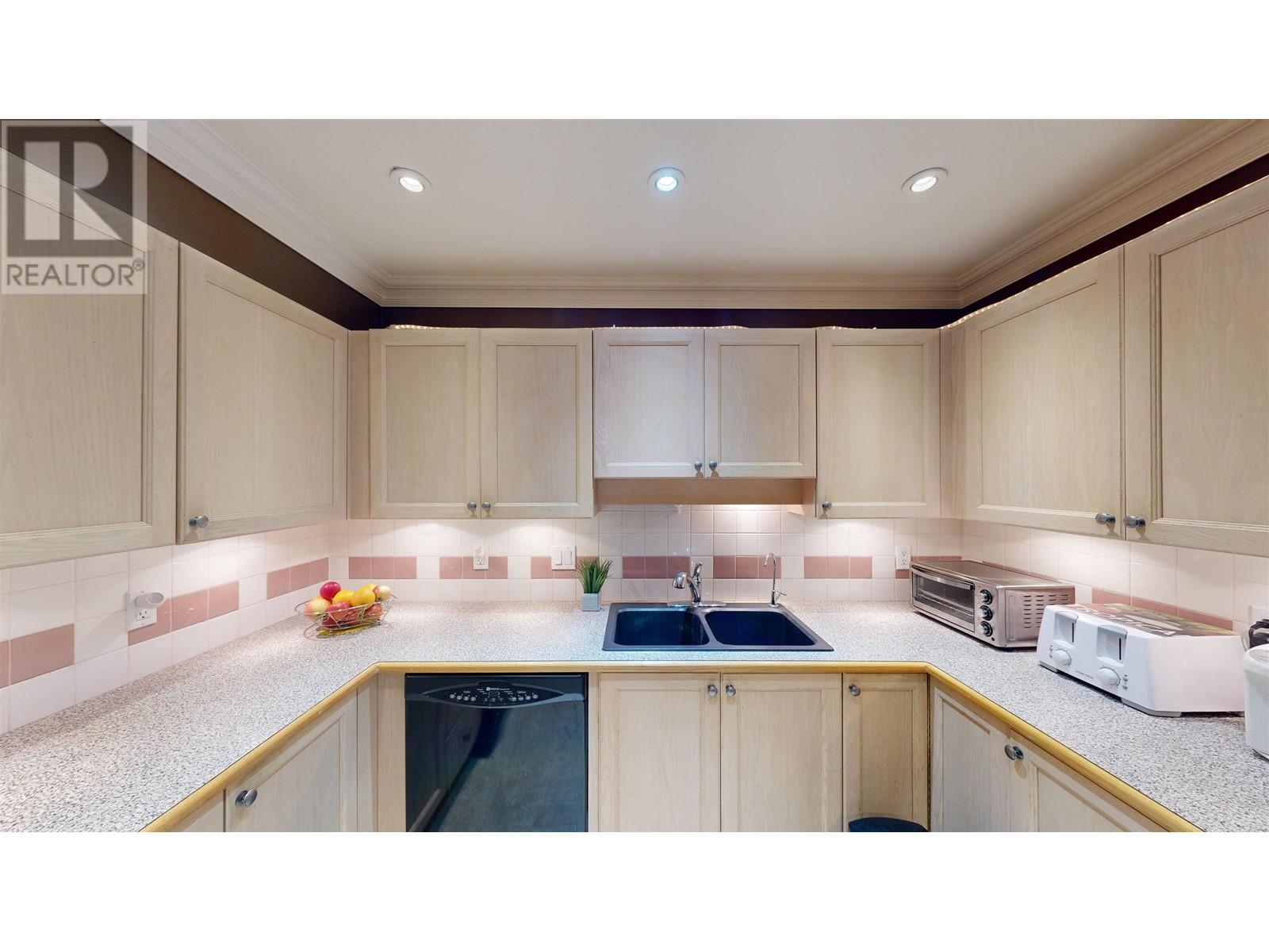 204 6737 Station Hill Court, Burnaby, British Columbia  V3N 4V2 - Photo 6 - R2864521