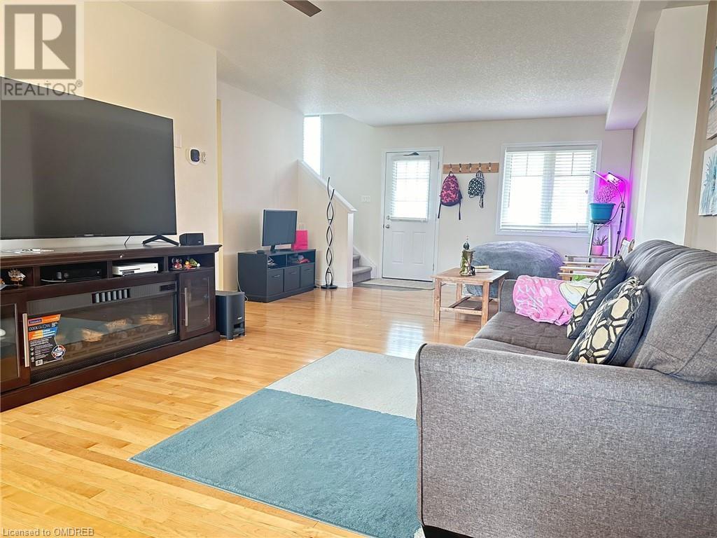 4 Nyles Drive, Kitchener, Ontario  N2E 0G2 - Photo 2 - 40565789