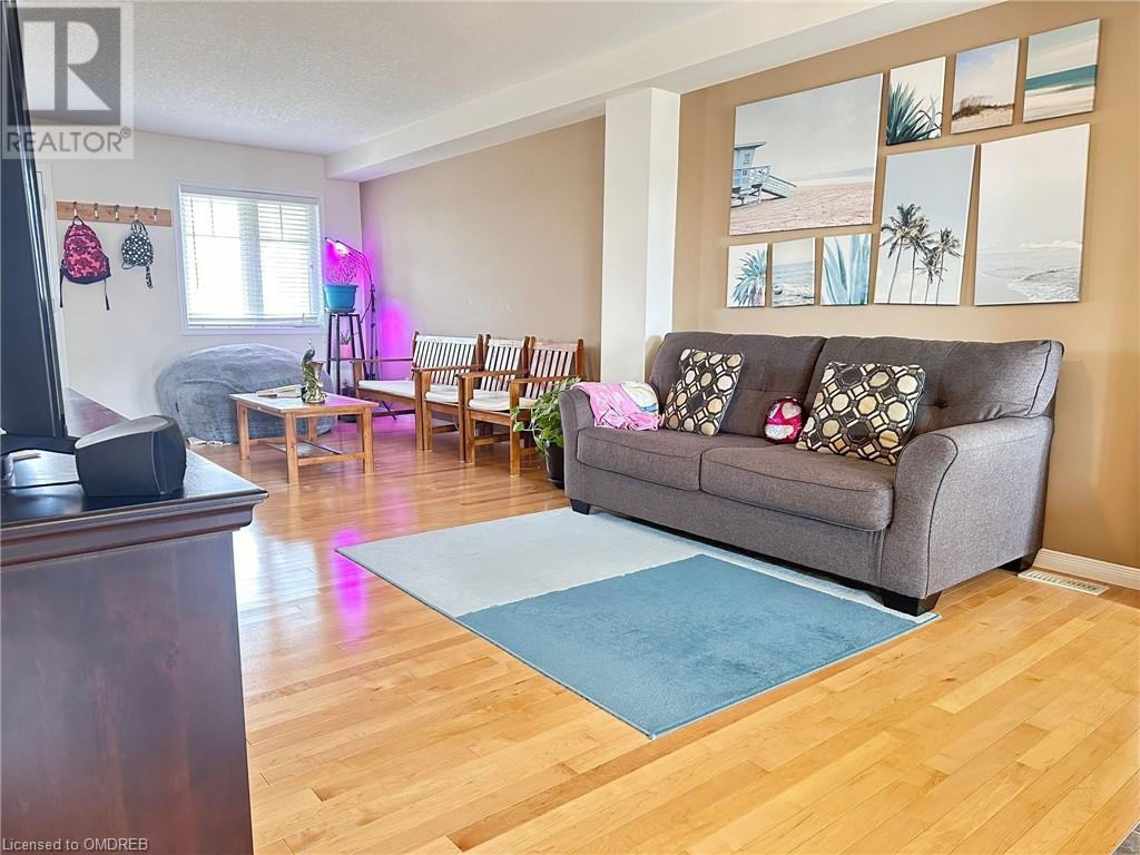 4 Nyles Drive, Kitchener, Ontario  N2E 0G2 - Photo 3 - 40565789
