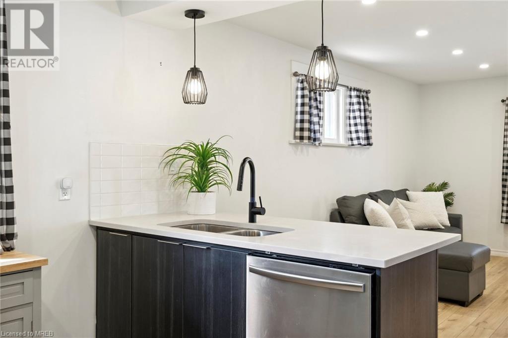 4566 Sixth Avenue, Niagara Falls, Ontario  L2E 4T3 - Photo 16 - 40565111