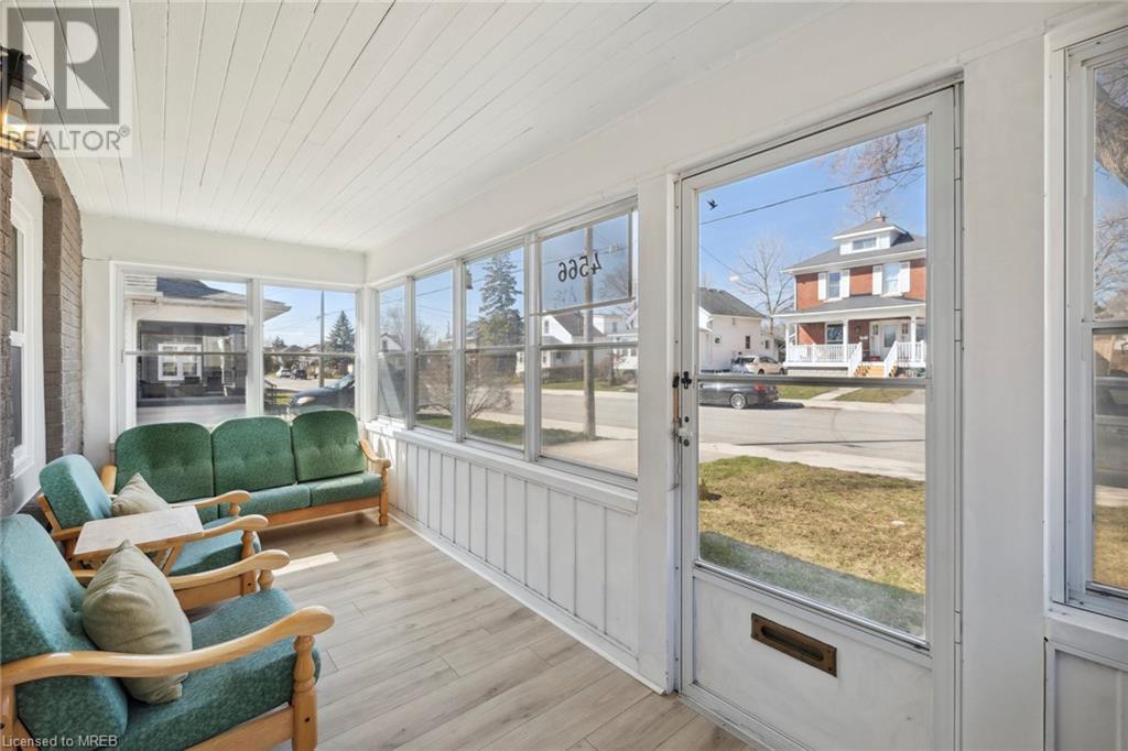 4566 Sixth Avenue, Niagara Falls, Ontario  L2E 4T3 - Photo 4 - 40565111