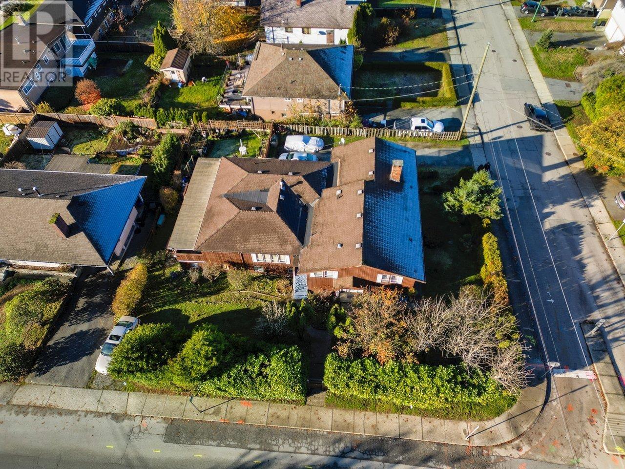 809-811 Duthie Avenue, Burnaby, British Columbia  V5A 2P9 - Photo 5 - R2865715