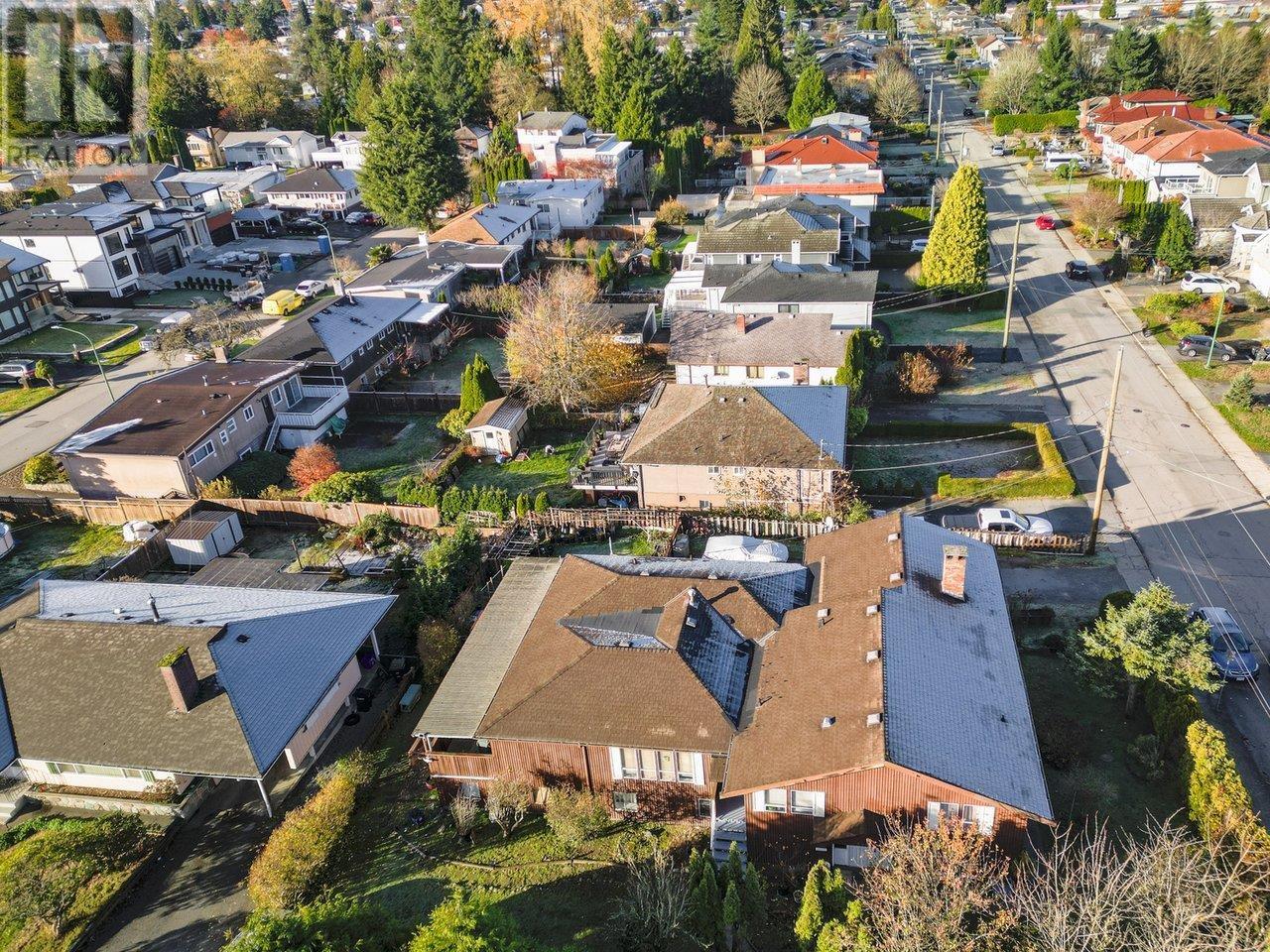 809-811 Duthie Avenue, Burnaby, British Columbia  V5A 2P9 - Photo 6 - R2865715