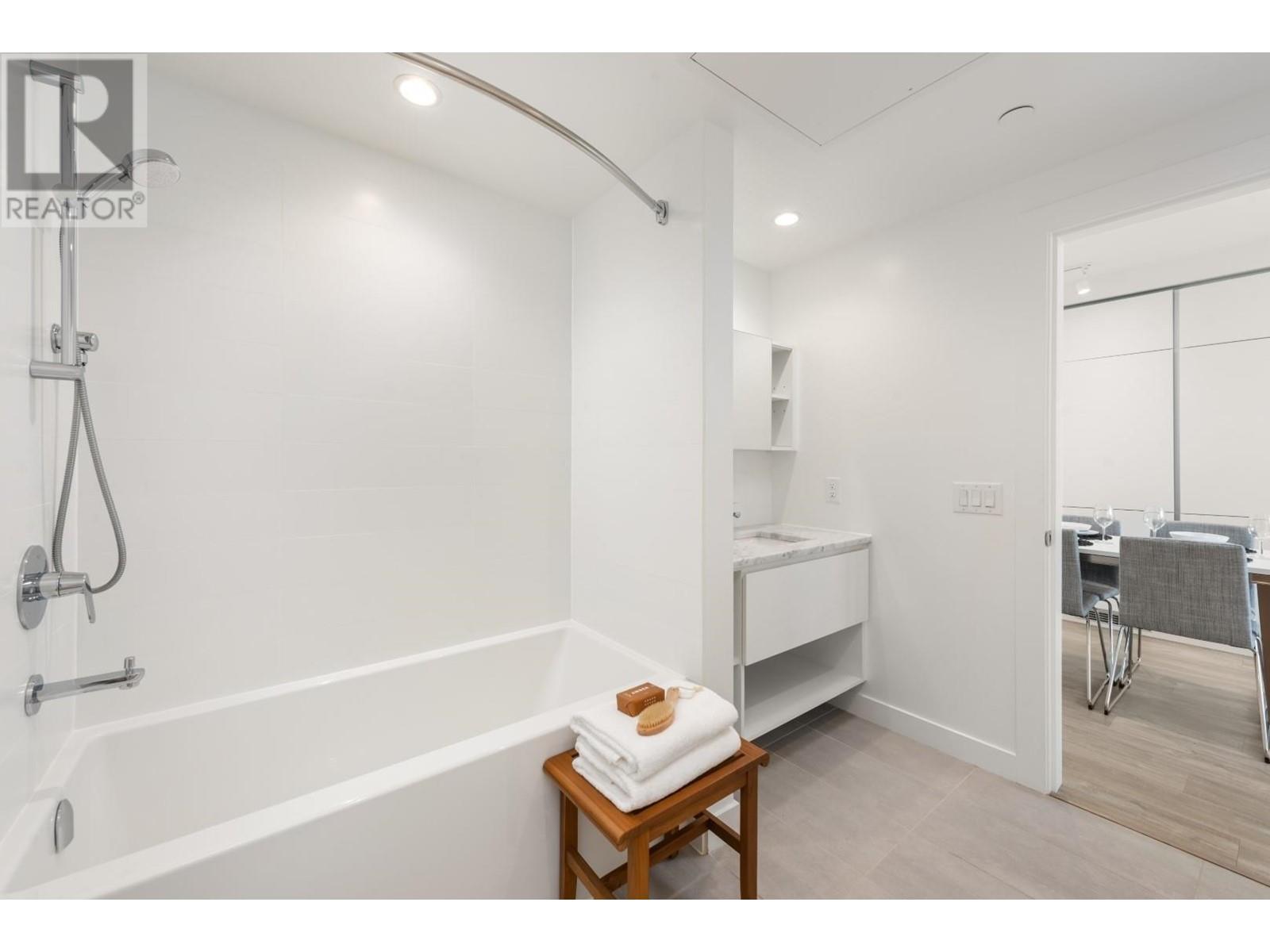 908 525 Foster Avenue, Coquitlam, British Columbia  V3J 0H6 - Photo 8 - R2865697