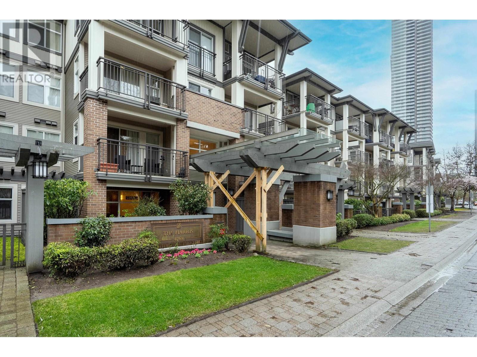 313 4768 Brentwood Drive, Burnaby, British Columbia  V5C 0C7 - Photo 1 - R2865738