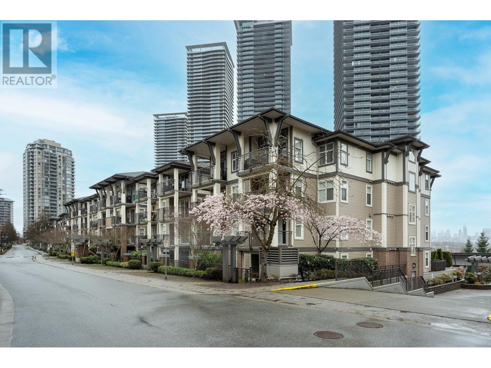 313 4768 Brentwood Drive, Burnaby, British Columbia  V5C 0C7 - Photo 2 - R2865738